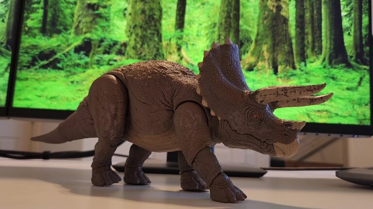 My Review of the Jurassic World Hammond Collection Triceratops