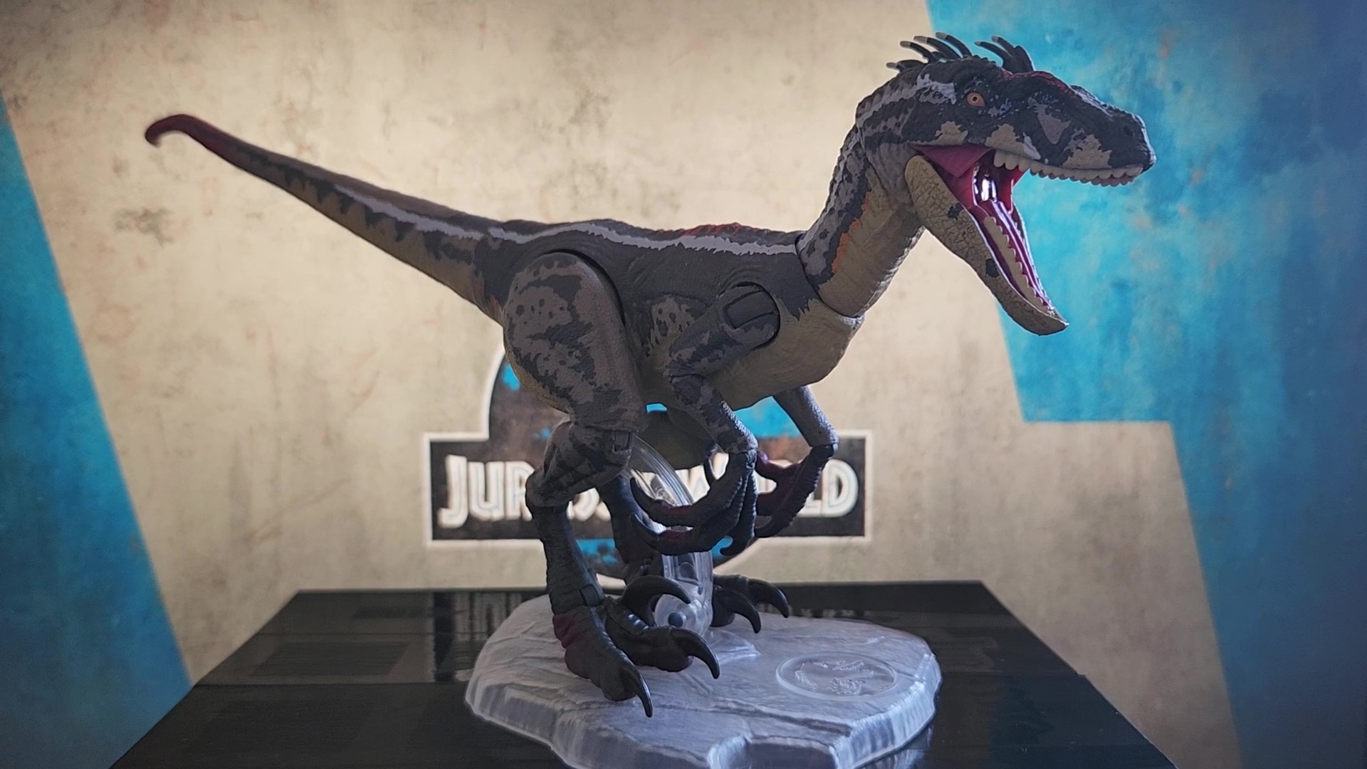 My Review of the Mattel Jurassic World Amber Collection Velociraptor